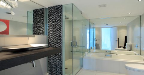 8 Things You Should Know When Asking for a Glass Shower Door Replacement Service