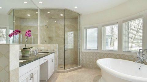 Advantages of Using Starphire Glass Instead of Traditional Clear Glass on Your Shower Enclosure