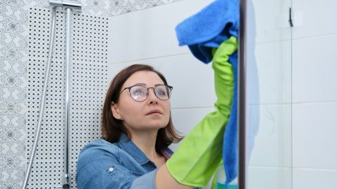 4 Ways to Restore a Discolored Glass Shower Door